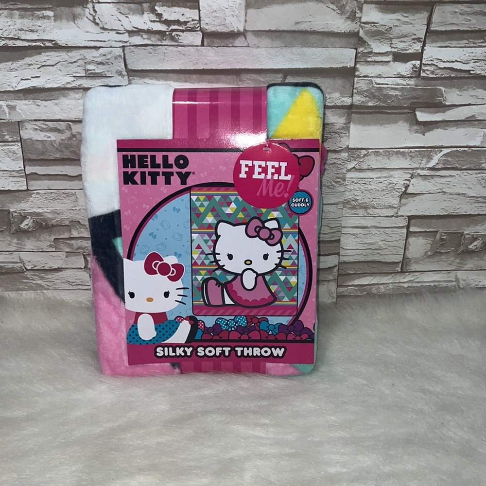 Hello Kitty Silky Soft Throw - Picture 3 of 7